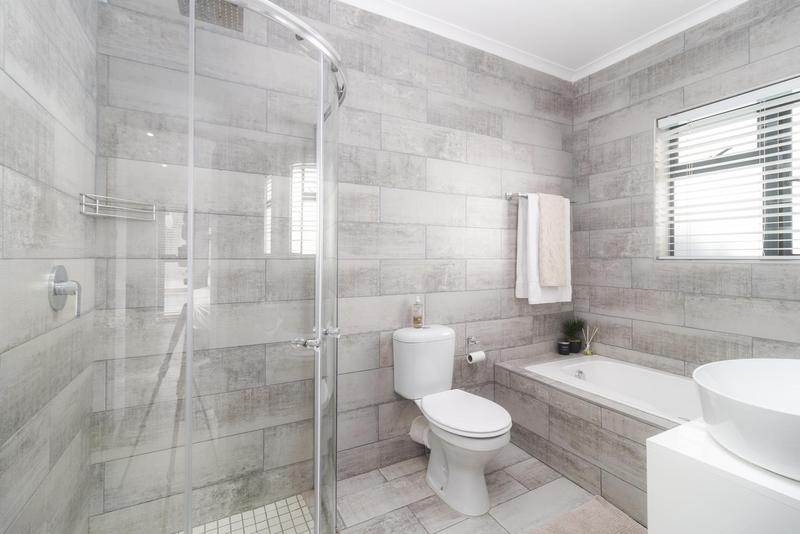 4 Bedroom Property for Sale in Vredekloof Western Cape